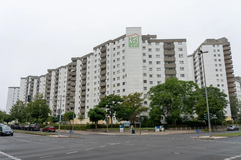 Geräumige 2 2/2-Zimmer-Wohnung nahe der Gropiusstadtpassagen — photo 1